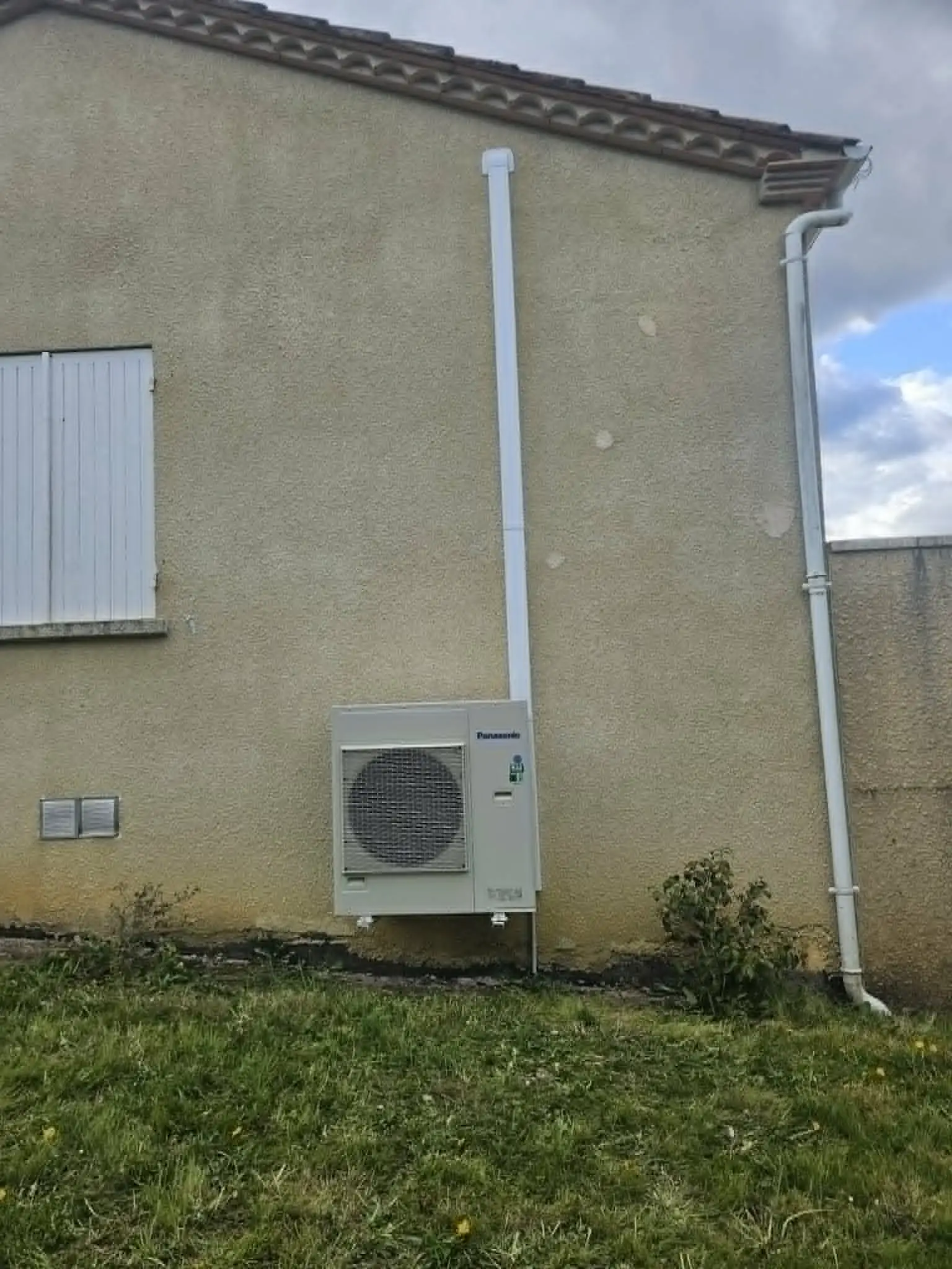 Pompe à chaleur Panasonic installée en extérieur